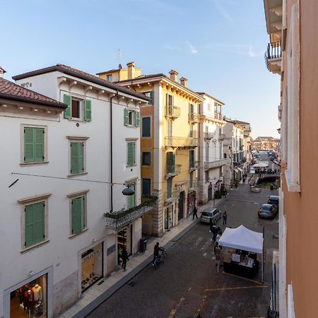 Domus Verona - Elegante Residenza Con Affaccio Su Porta Leoni Ruang foto