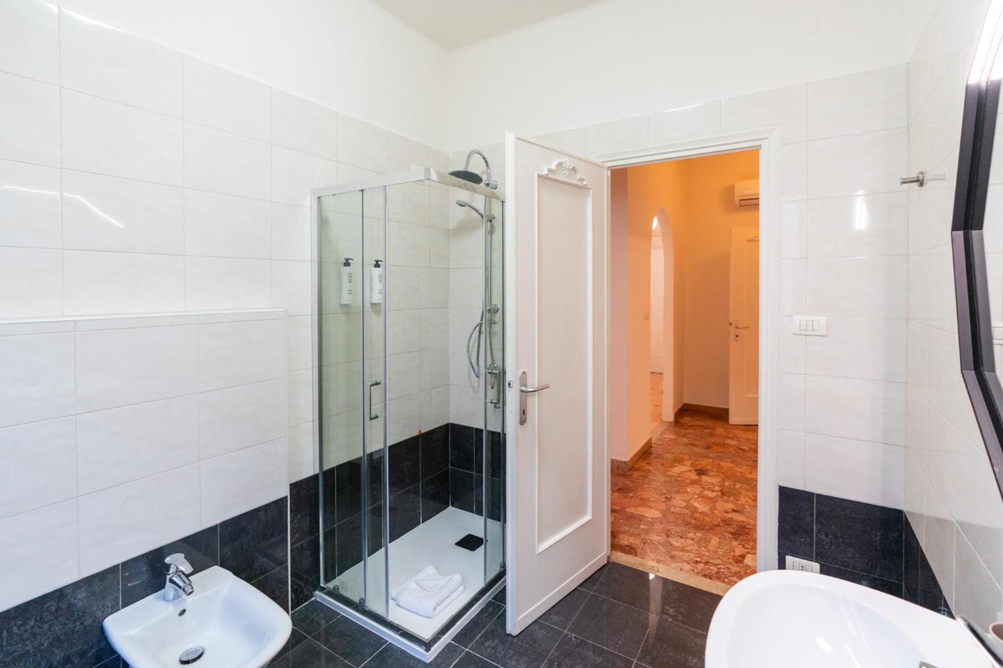 Domus Verona - Elegante Residenza Con Affaccio Su Porta Leoni Ruang foto