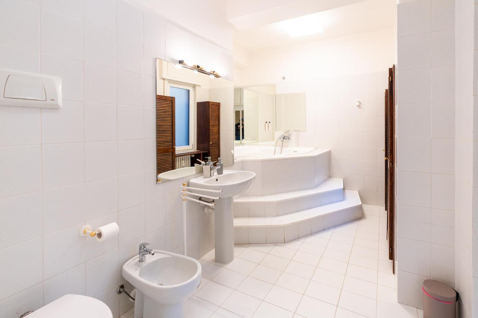 Domus Verona - Elegante Residenza Con Affaccio Su Porta Leoni Ruang foto