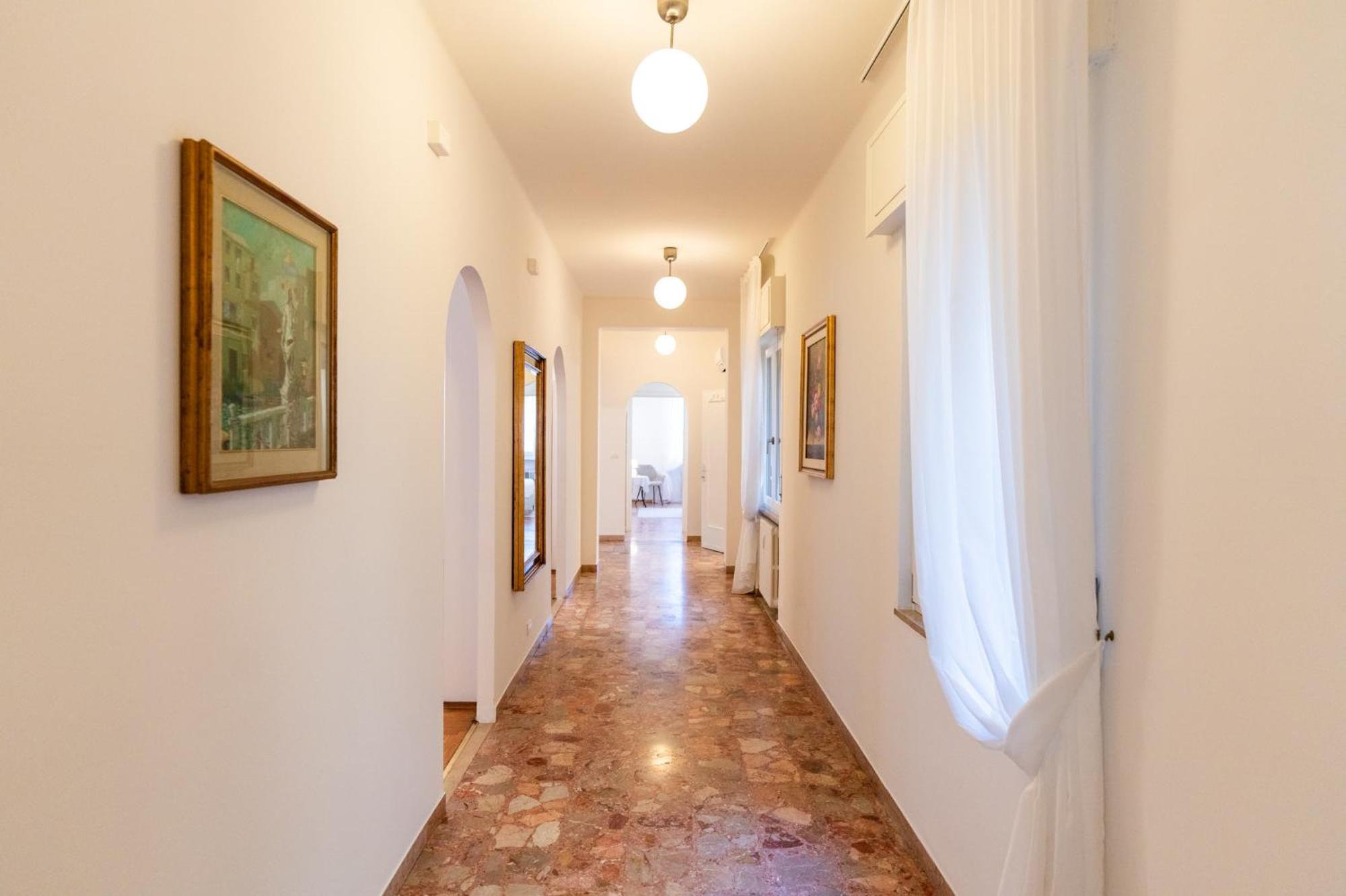 Domus Verona - Elegante Residenza Con Affaccio Su Porta Leoni Ruang foto