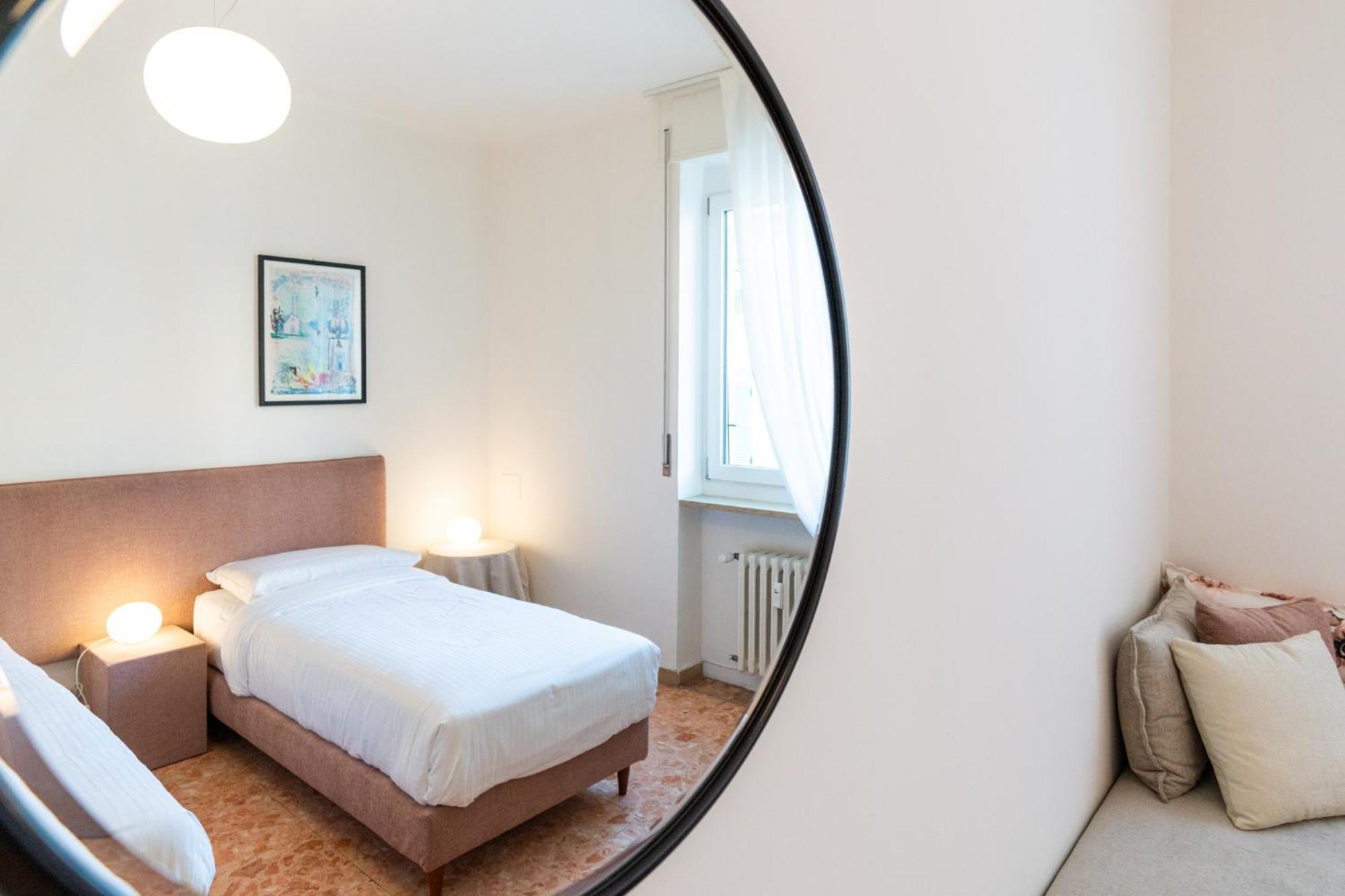 Domus Verona - Elegante Residenza Con Affaccio Su Porta Leoni Ruang foto