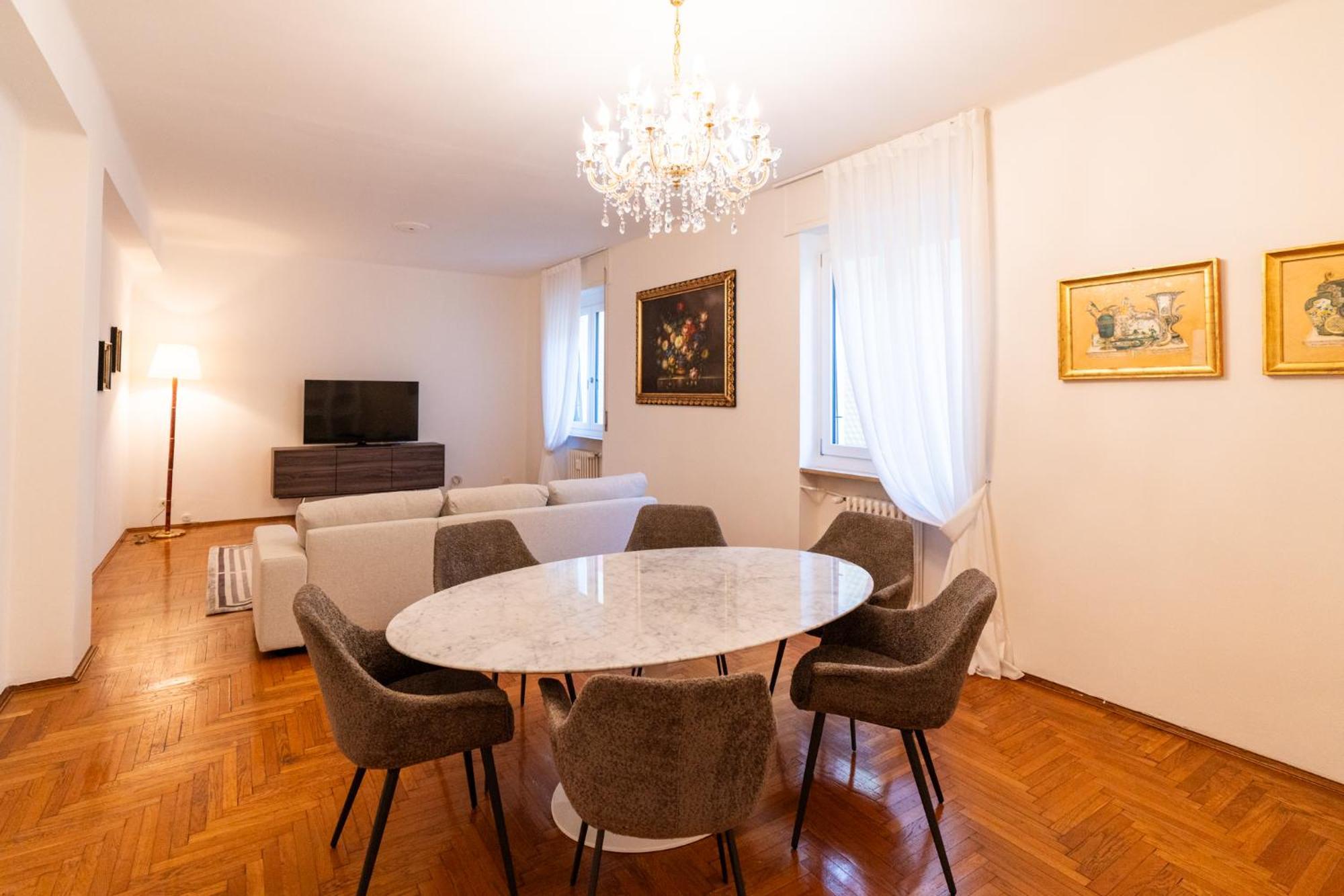 Domus Verona - Elegante Residenza Con Affaccio Su Porta Leoni Ruang foto