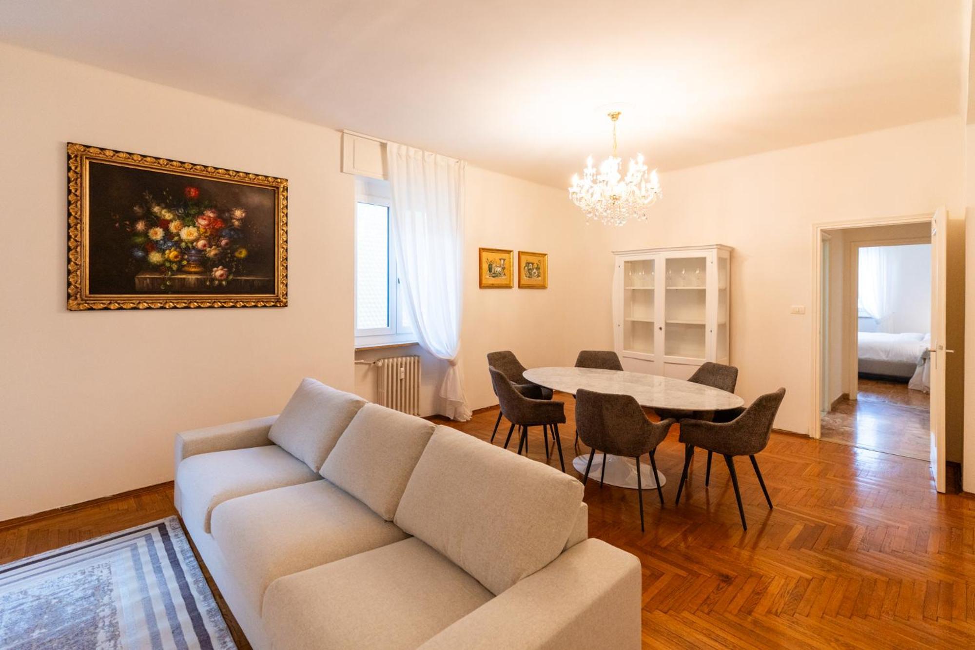 Domus Verona - Elegante Residenza Con Affaccio Su Porta Leoni Ruang foto
